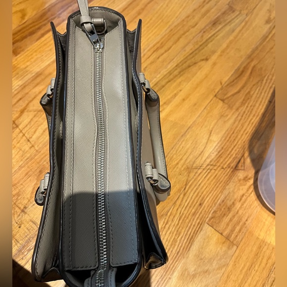 Tory Burch Robinson Small Zip Leather Tote - Picture 7 of 17